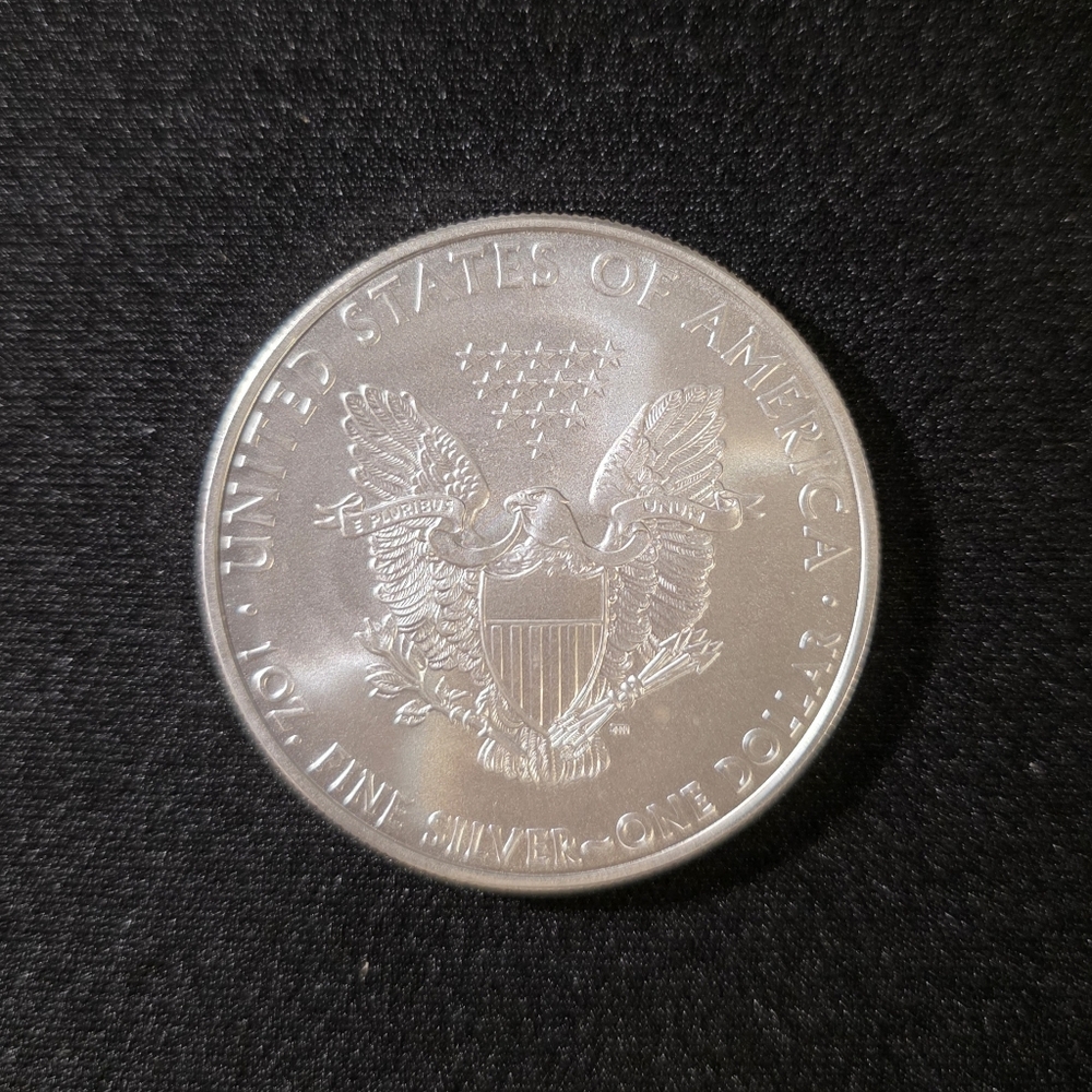 1 Troy Oz Silver Coin with Lady Liberty - Picture 2 of 4